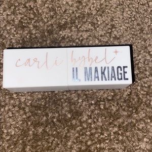 I am selling the carli bybelx il makiage lipstick!